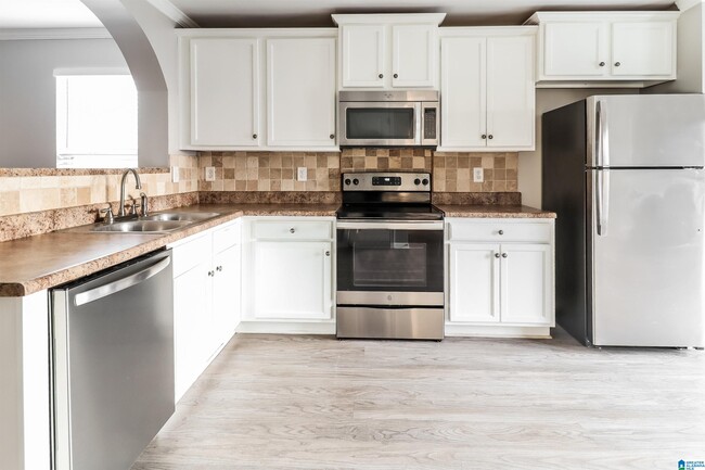 Building Photo - 165 Briar Ridge Ln