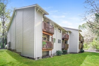 Building Photo - Save $1200 !! Ask us HOW ! -- Live by the Lake-- Quiet Corvallis Living