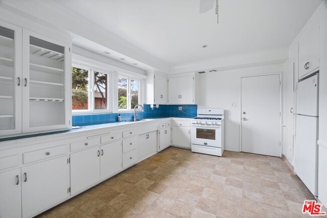 Building Photo - 4105 Irving Pl