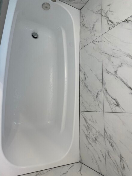 Tub - 12329 Oxnard St