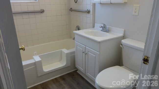 Building Photo - 960 Fairmont Ave