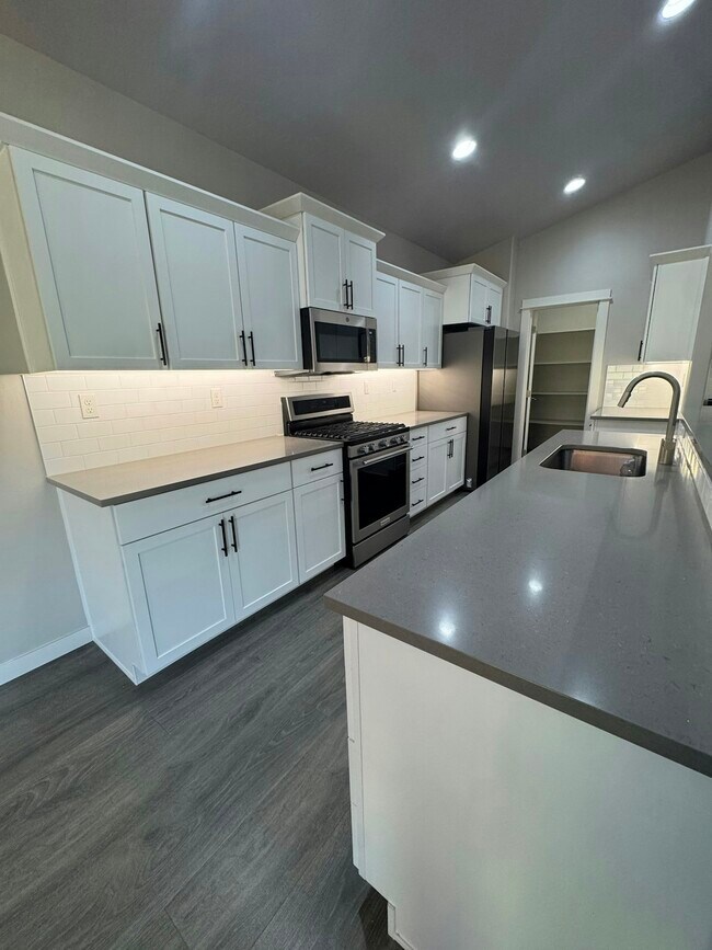 Building Photo - 10496 W Daylily Ct