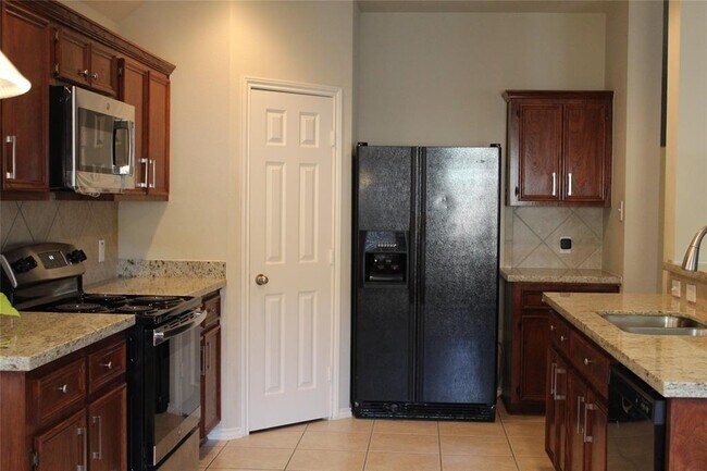 Building Photo - 22852 Lantern Hills Dr