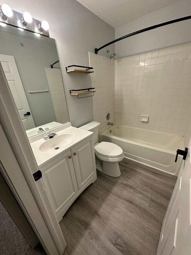 Building Photo - 1133 Cambria Ln N