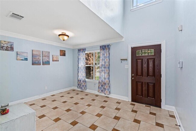 Building Photo - 220 Wegstrom St