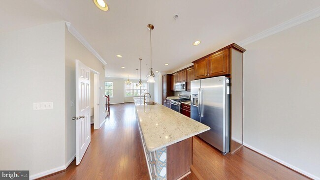 Building Photo - 3616 Summer House St