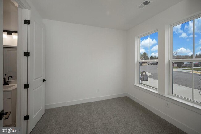 Building Photo - 9403 Pacific Elm St