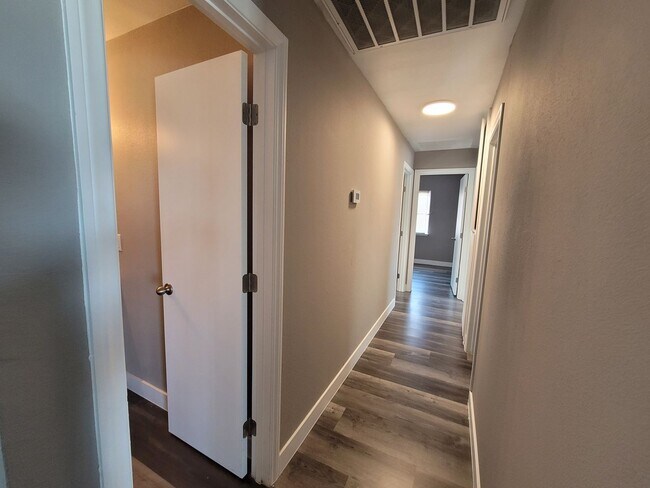 Building Photo - Lock in ONE MONTH FREE - Ask for more deta...