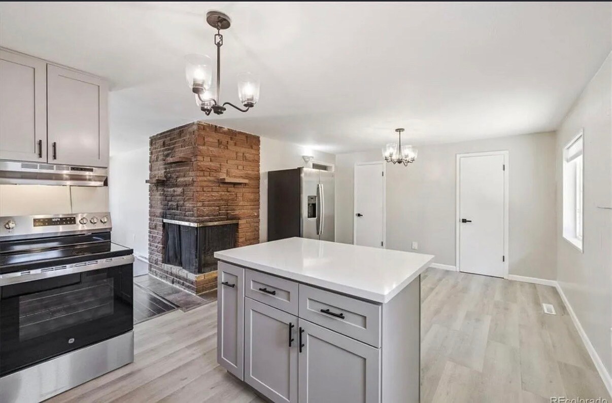 Building Photo - 10211 W 59th Pl