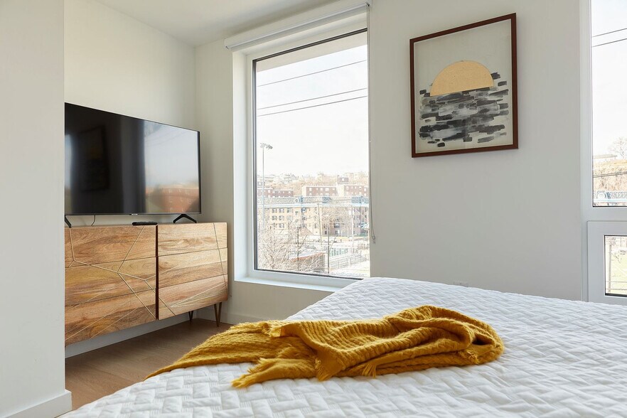 Building Photo - 1b Marshall Dr