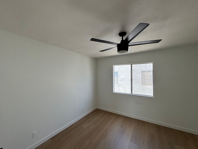 Building Photo - 619 N Kingsley Dr