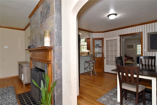 Building Photo - 2408 Eardley Rd