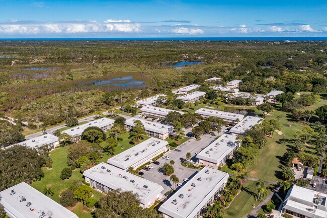 Building Photo - 18081 SE Country Club Dr
