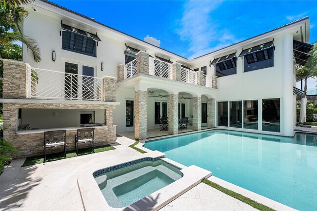 Building Photo - 2307 N Riverside Dr