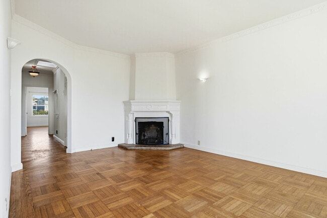 Building Photo - 685 47th Ave