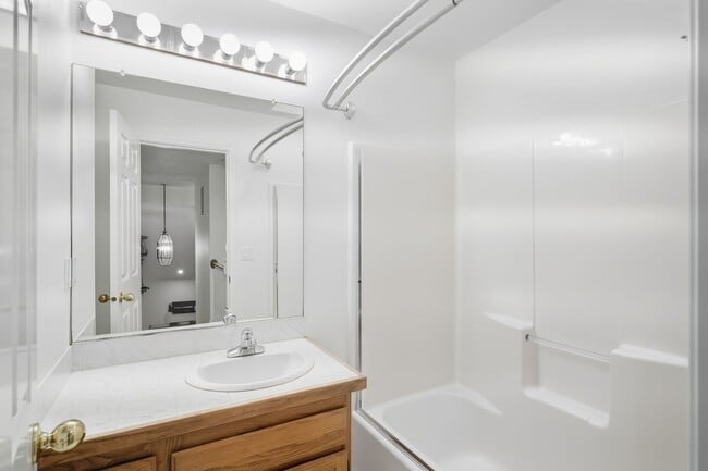 Building Photo - Beautiful 3-Bedroom Home for Rent – Spacio...