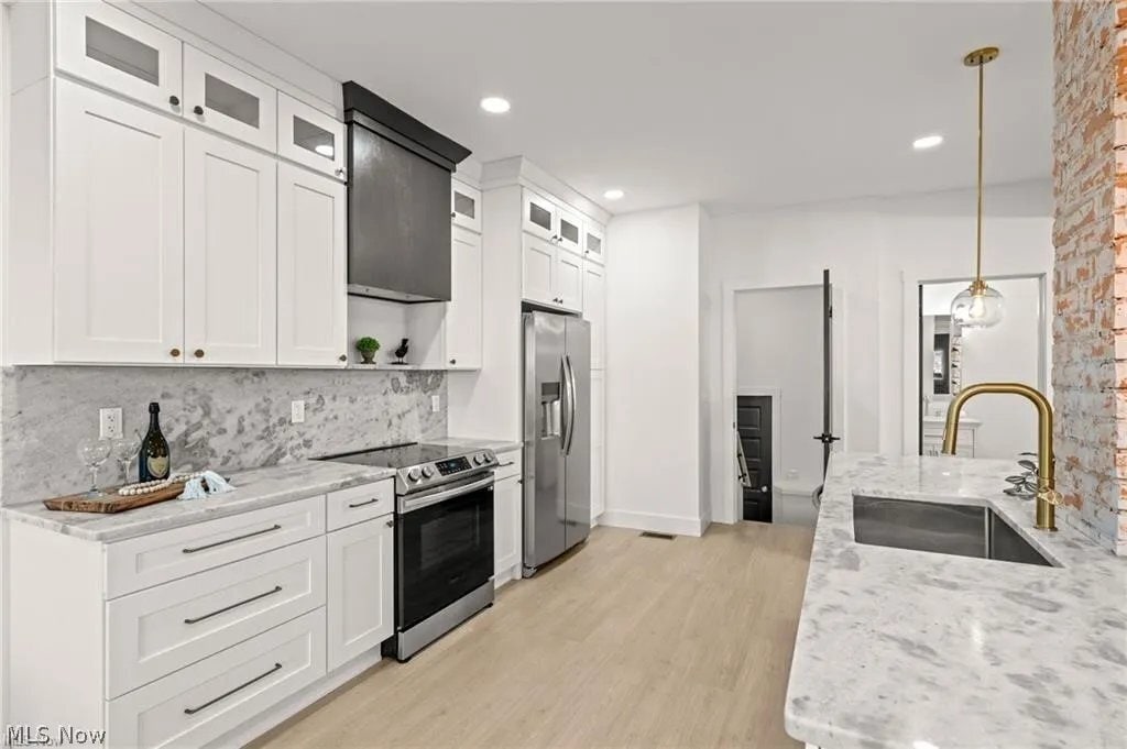 Building Photo - 1422 W 77th St