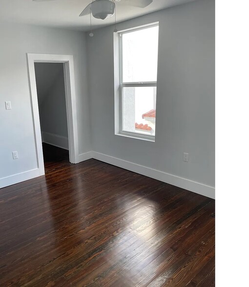 Building Photo - 7121 SW 63rd Ave
