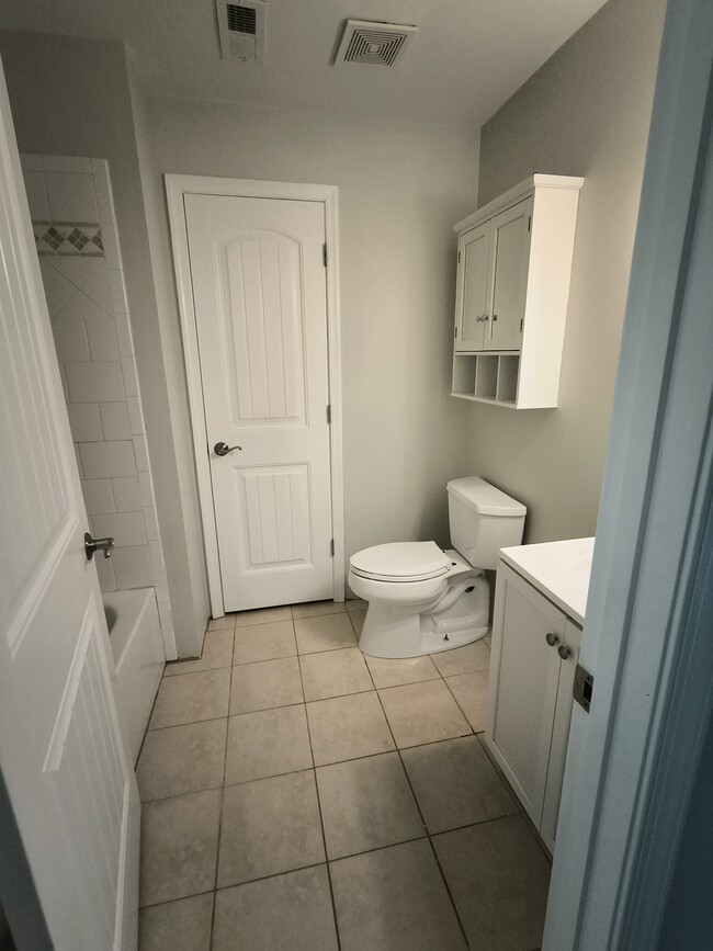 Building Photo - 5195 Old Gray Farm Ln