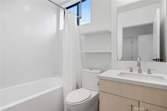 Building Photo - 2432 Penmar Ave