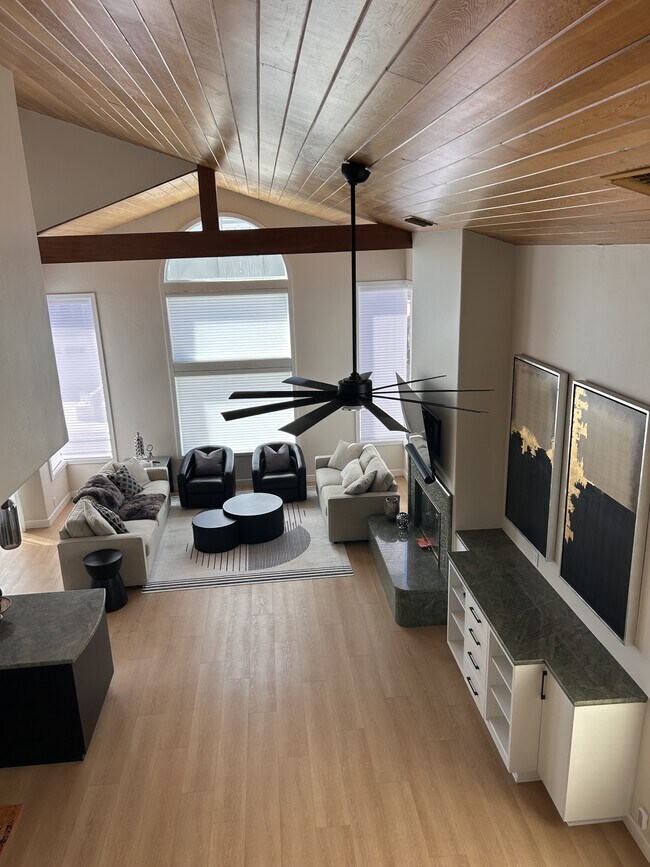 Building Photo - 3740 Ocean Dr