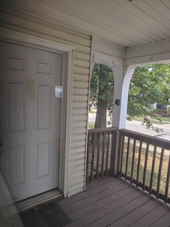 Building Photo - 1334 W 89th St