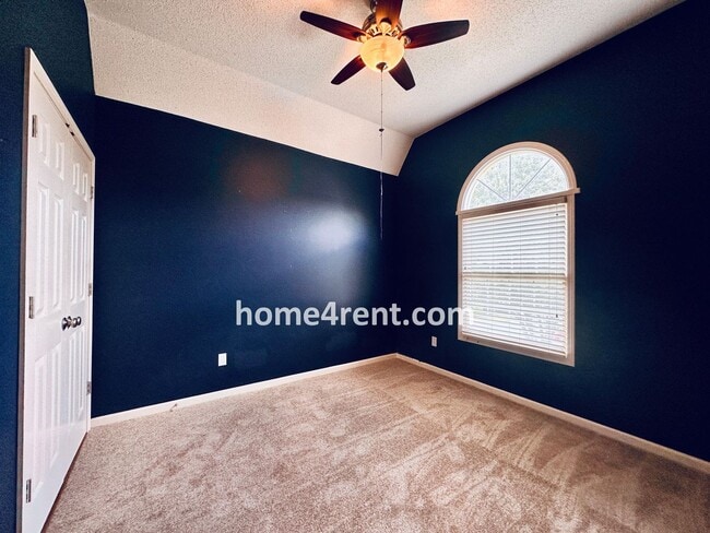 Building Photo - Fantastic South Overland Park Home in Blue...