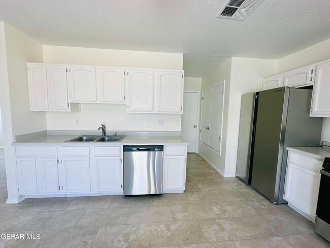 Building Photo - 12480 Martin Bauman Dr