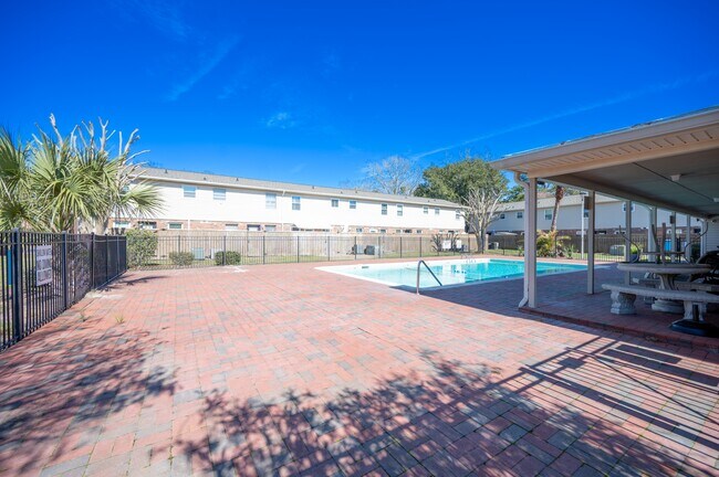 Building Photo - 415 Parkdale Dr