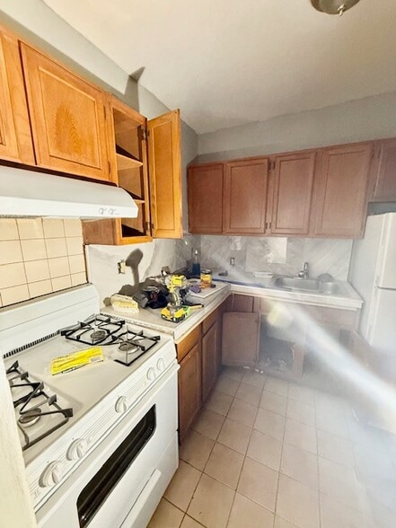 Building Photo - 499 Bristol St