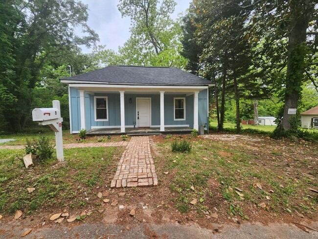 Primary Photo - 3 Bedroom 2 Bath in Newnan