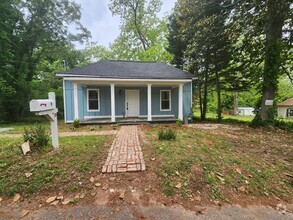 Building Photo - 3 Bedroom 2 Bath in Newnan
