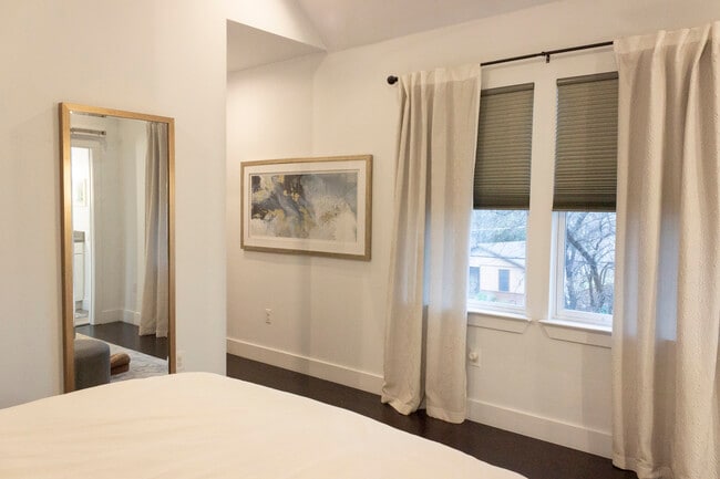 Building Photo - 1409 Singleton Ave