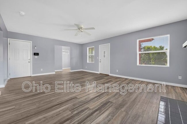 Building Photo - 1094 Oakwood Ave