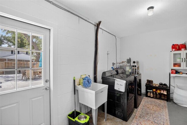 Building Photo - 1601 Alder Way