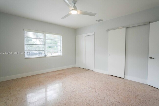 Building Photo - 475 S Shore Dr