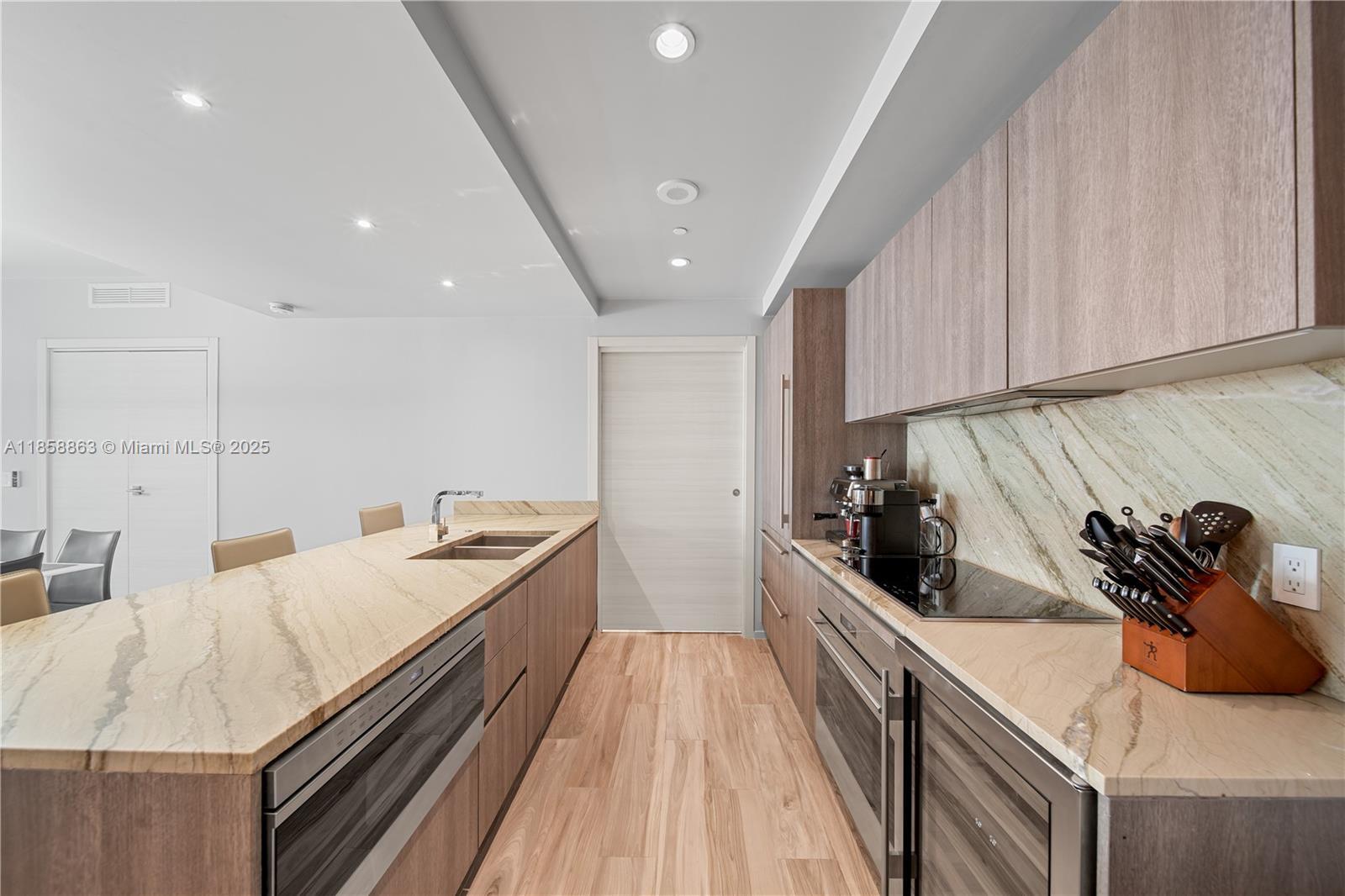 Building Photo - 801 S Miami Ave