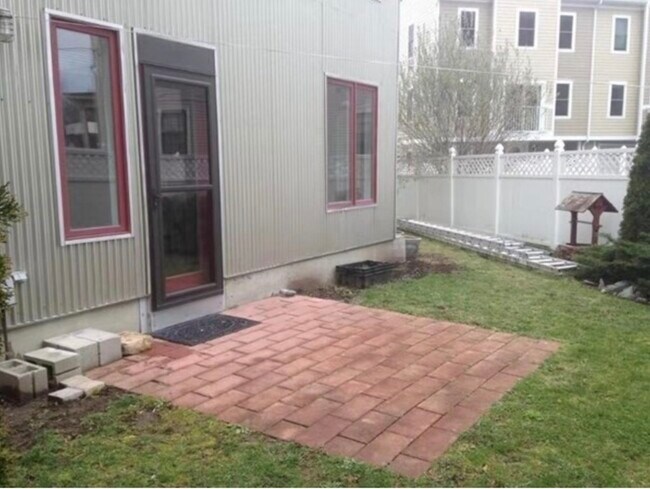 Building Photo - 24 Bay State Rd