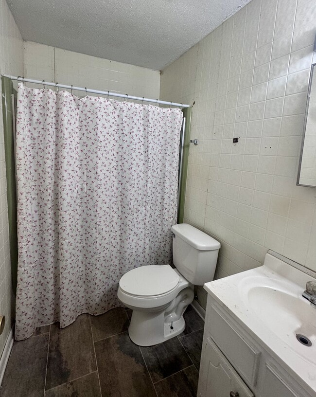 Building Photo - 465 N Broadway St