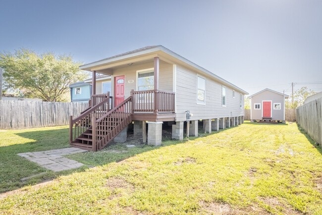 Building Photo - 725 10th St