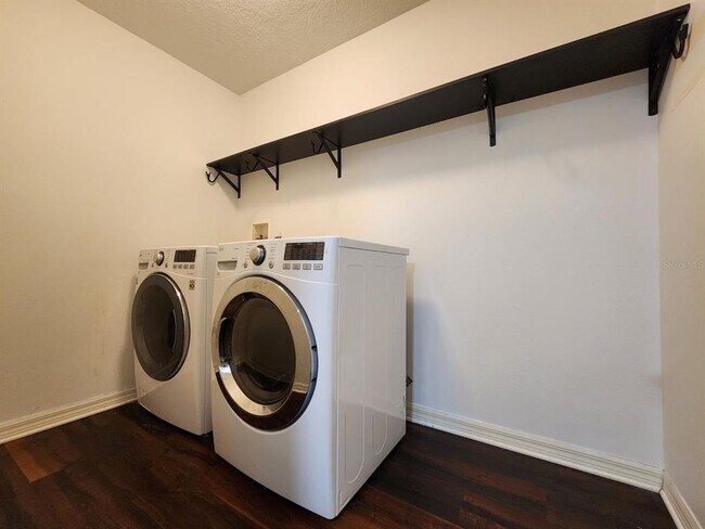 Building Photo - 1860 Ashland Trail