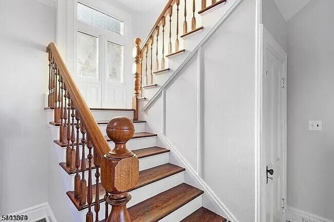 Building Photo - 510 Center St