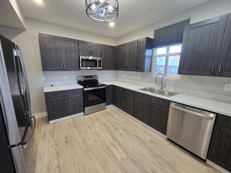 Building Photo - 541 Terry Ave