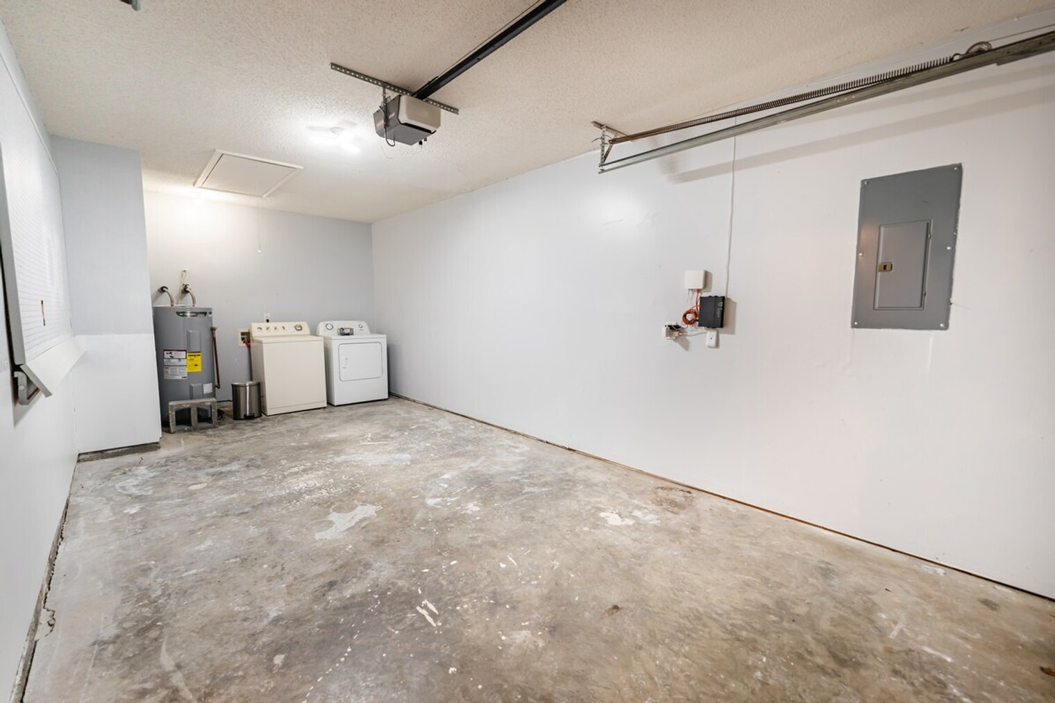 Building Photo - 1202 Roberts Way