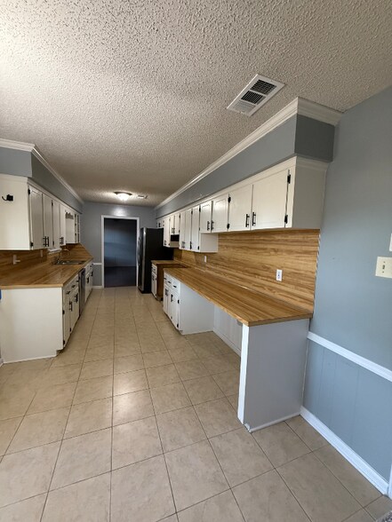 Building Photo - 22 Thornhill Dr