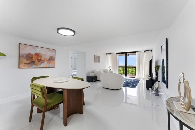 Building Photo - 2425 Presidential Way