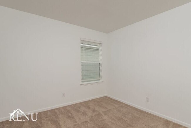 Building Photo - 3018 Jackson Smt