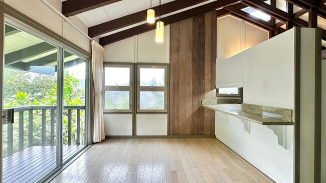 Building Photo - Spacious 3 BED/3 BATH Classic Maunawili Ho...