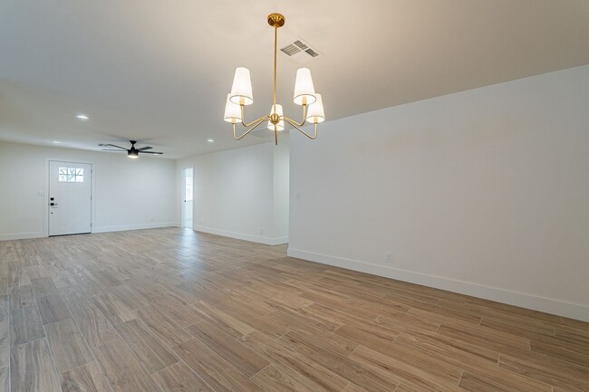 Building Photo - Stunning Clean Updated Home in Tempe!