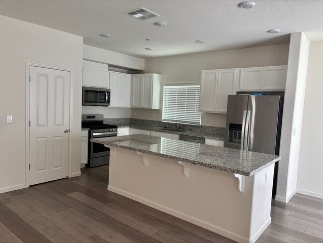 Building Photo - Stunning Natomas 4/2.5.  Backyard is AMAZING!  Please read ad for viewings!